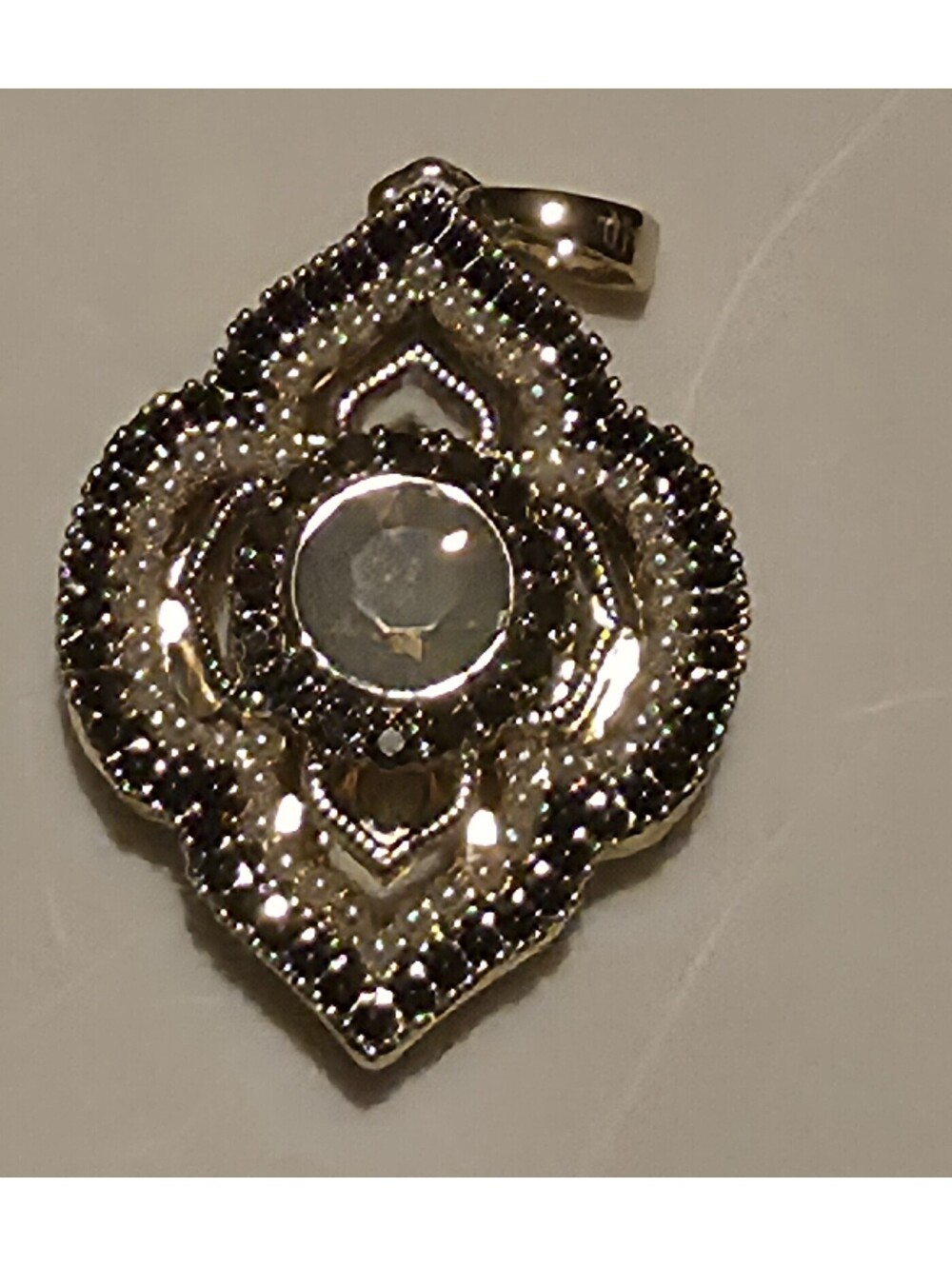 Origami Owl Gold Moroccan Beaded Locket featuring an ornate quatrefoil design.